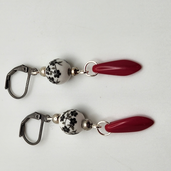 Red and Black Skull Dangle Earrings - Picture 2 of 6